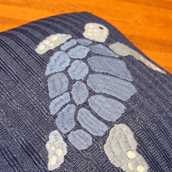 Vera Bradley Blue Sea Turtle Decorative Pillows NEW - Picture 5 of 14